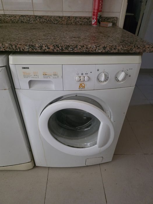 Máquina de roupa Zanussi