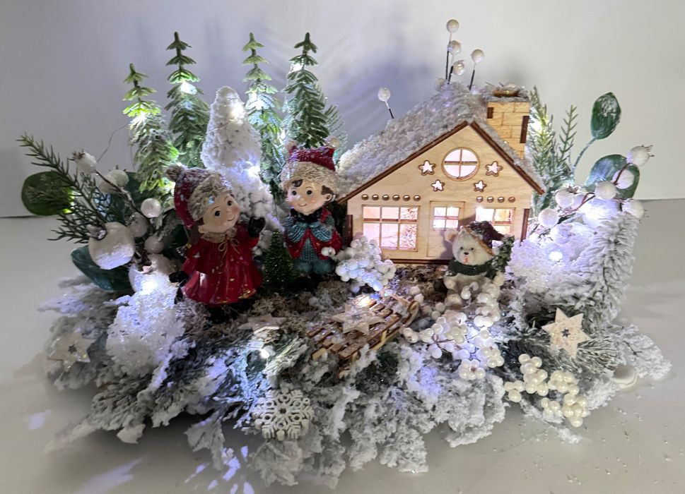 Stroik świąteczny zimowy z domkiem dziećmi misiem choinkami LED