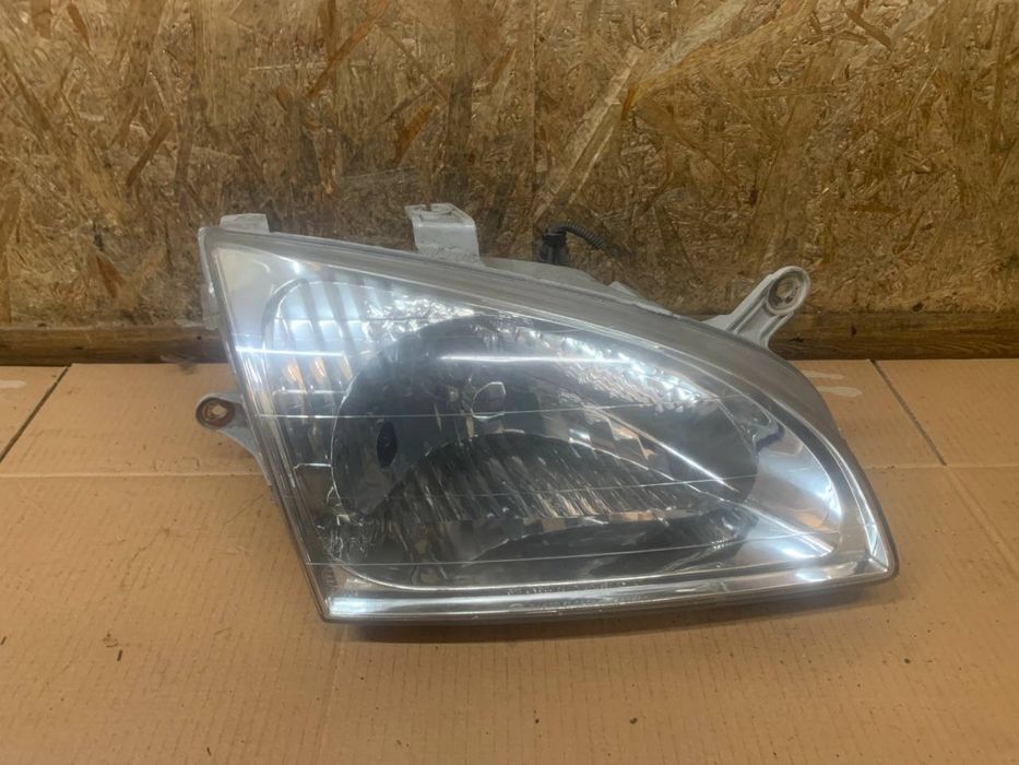 Передня права фара Kia Carens І Кіа Каренс 1 1999-2006