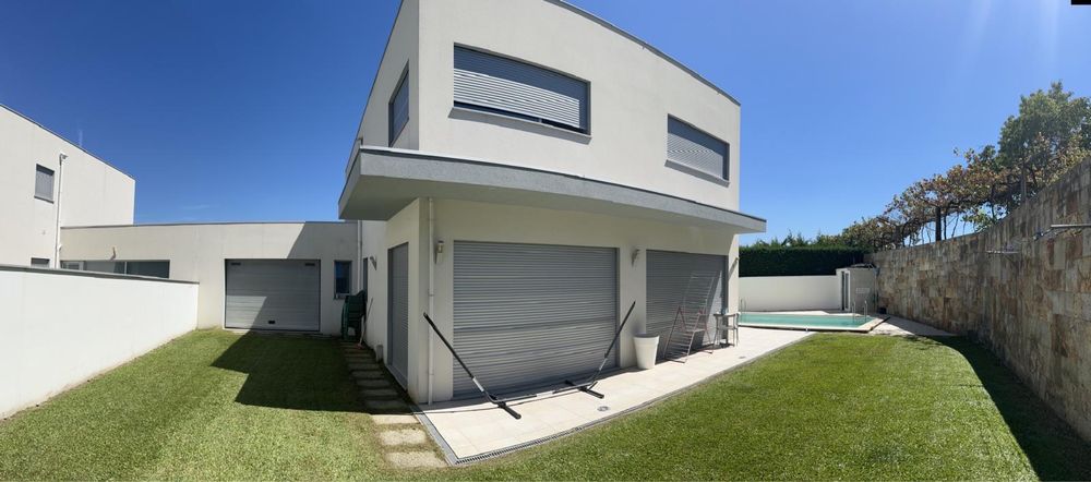 Vivenda V3 Moderna com Piscina, Jardim e Totalmente Mobilada