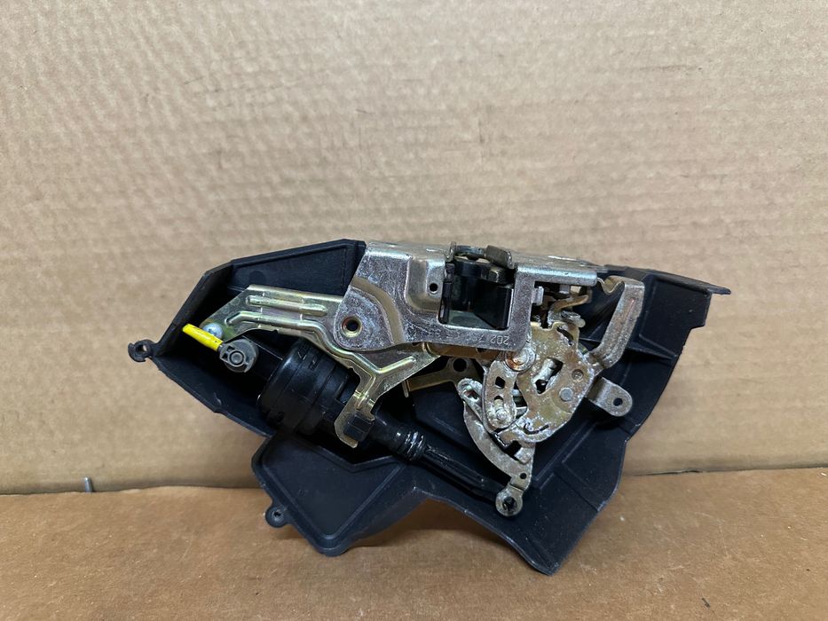 Left Rear Door Lock for Mercedes W202 C200 C220, Part No. 20273.00535