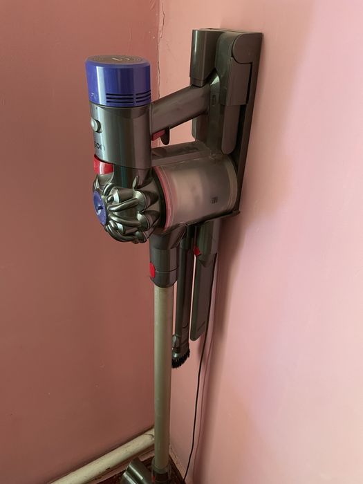 Вертикальный ручной пылесос dyson
