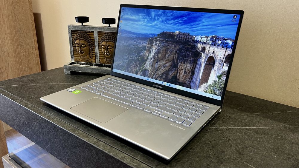 Asus Vivobook I5-8250U/SSD+HDD/nVidia MX110/12Gb RAM