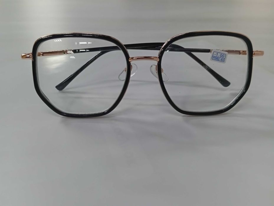 Окуляри для близорукості, дуже гарні компактні є -1