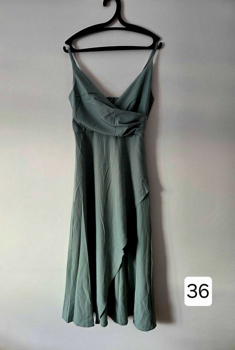 Sukienka midi w kolorze szałwiowym