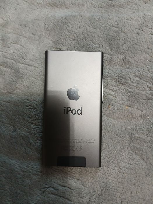 Szary Ipod w dobrym stanie i z całym ekranem