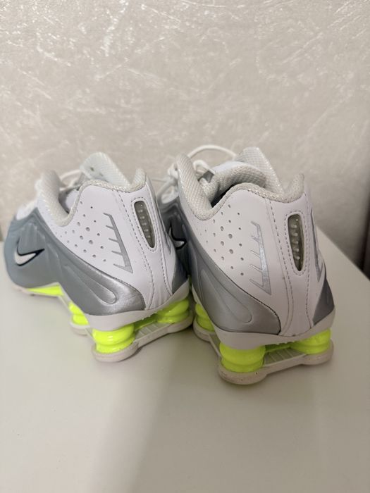 Оригінальні кросівки Nike Shox TL (AR3565-102) — Розмір 39 (25 см)
