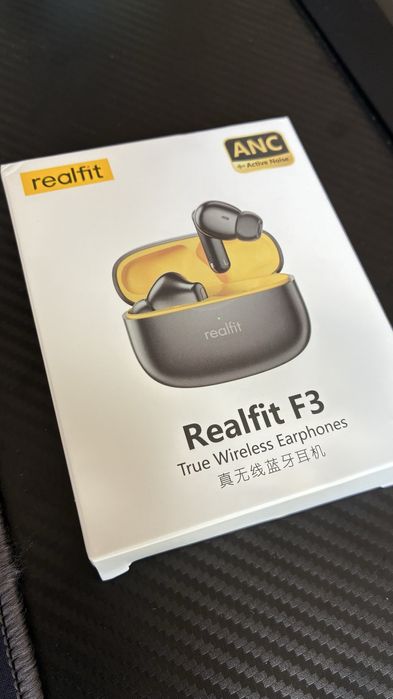 Earphones Realfit F3 preto e amarelo