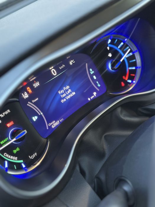 Chrysler Pacyfica hybryda plug in 2023