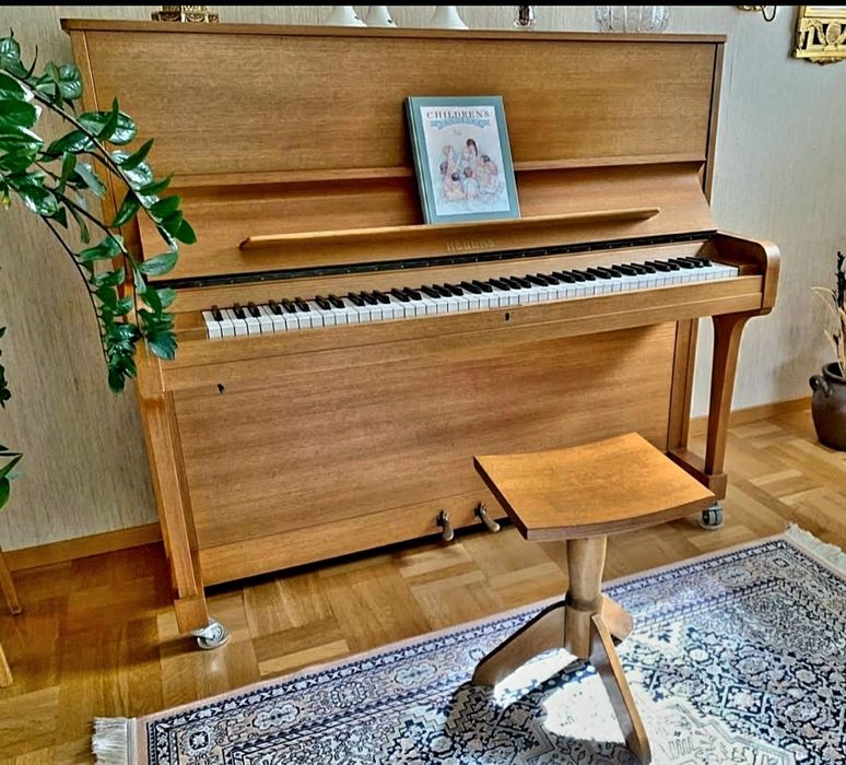 Fińskie pianino Hellas 125