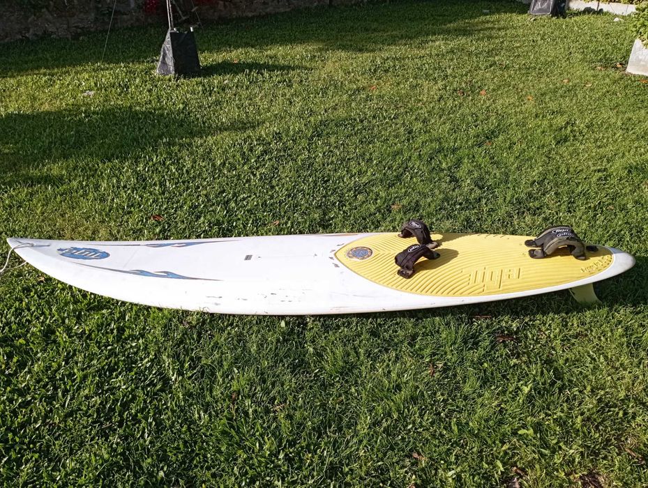 Prancha de windsurf Tiga wave 81 L