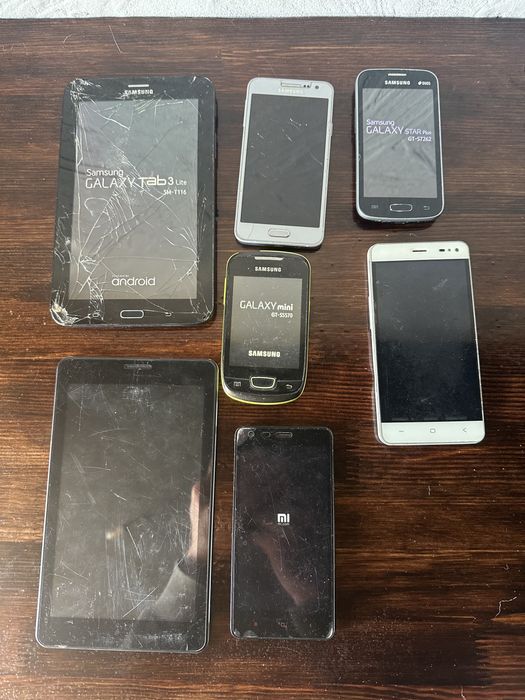 Лот телефон / планшет