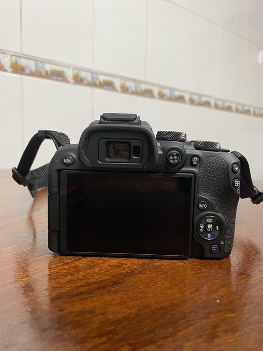 Camera Canon EOS R10