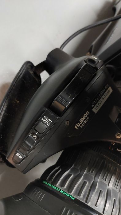Câmara Profissional Panasonic AG-HPX371E (P2 HD) + Lente Fujinon + Microfone Sony
