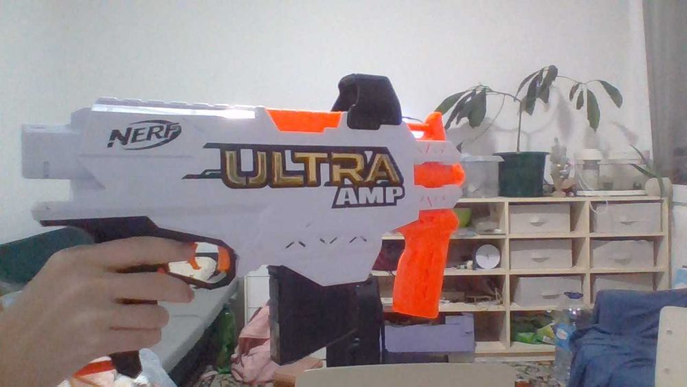 Arma brinquedo com 3 rodadas de resina preço negociável