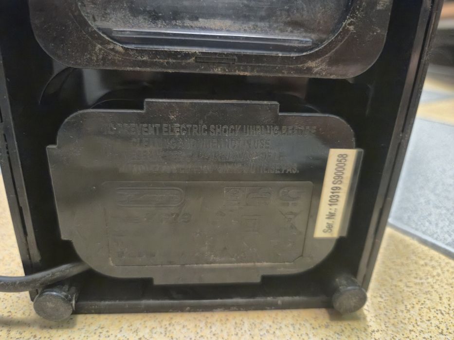 Młynek żarnowy DeLonghi