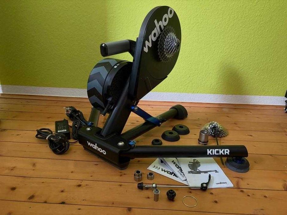 Wahoo KICKR V5 trenażer smart - jak nowy, oryginalne opakowanie, kaseta ...