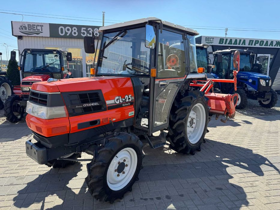 Японський трактор, міні трактор Kubota GL 25 з кабіною + фреза