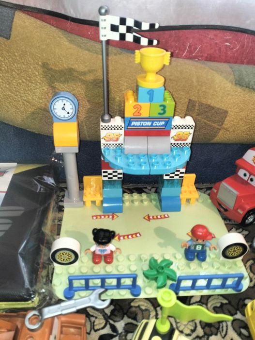 Колекційний набір Lego Duplo машин серії Маквін 14 шт.+пуфік контейнер