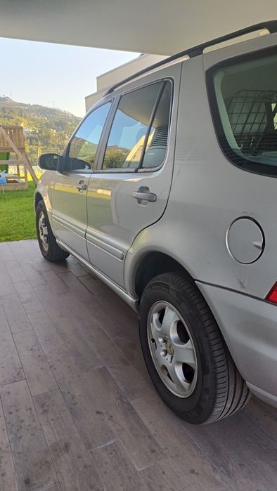 Mercedes-Benz ML 270 CDI (2002) – Estimado Familiar, Teto Abrir e Som Pioneer/Alpine
