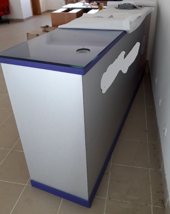 Moveis - Balcão de loja com Tampo de vidro