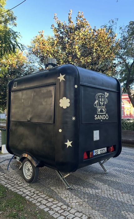 Food Truck totalmente equipada | Leve (<750 kg) | Pronta a trabalhar