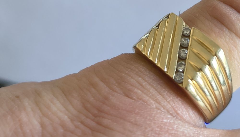Złoty sygnet próby 585 z diamentami, rozmiar 24