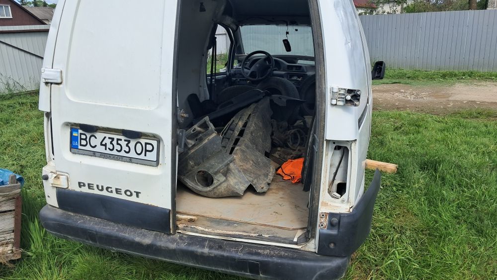 Пежо Експерт 2005 рік.Після дтп.2.0 дизель