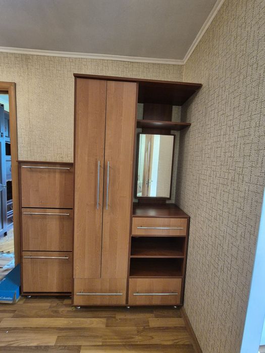 Шафа для передпокою