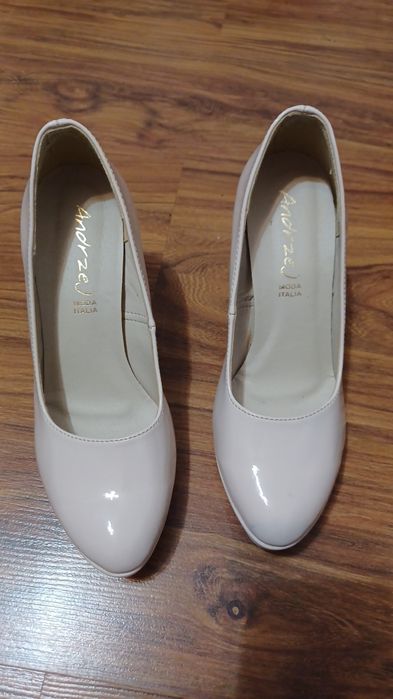 Sprzedam buty na obcasie