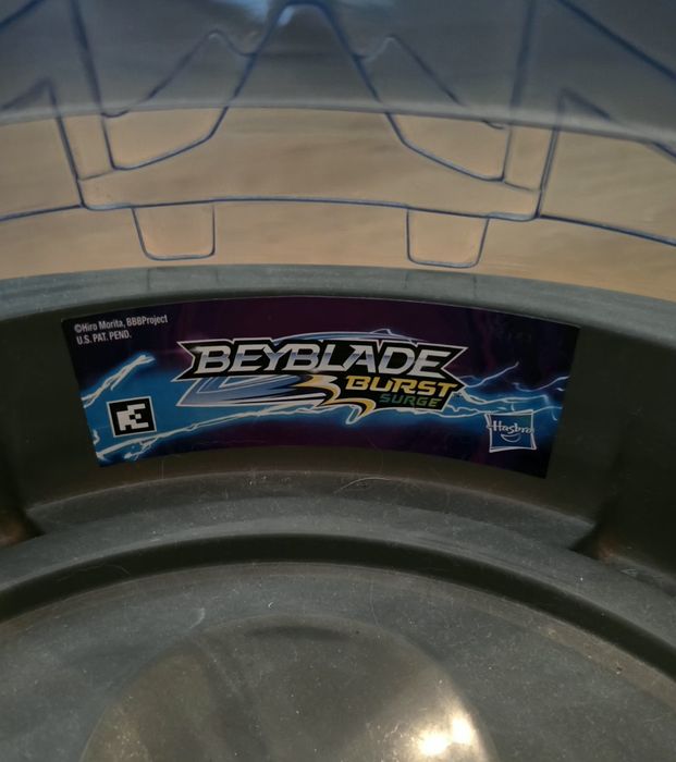 Arena Beyblade Burst - inclui 5 Beylades