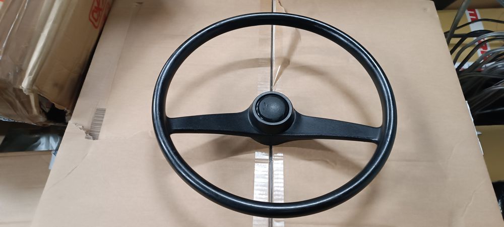 Fiat 126p kierowca cienka z przyciskiem i rozetką klaksonu zadbana