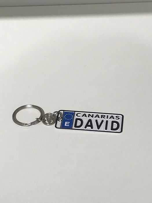 Biała zawieszka rejestracja samochodowa David Canarias