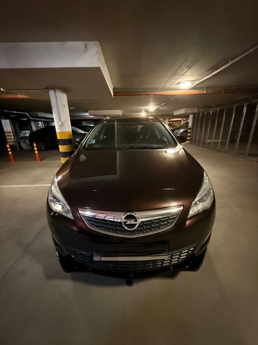 Opel Astra J 1.4 Turbo 2012 rok
