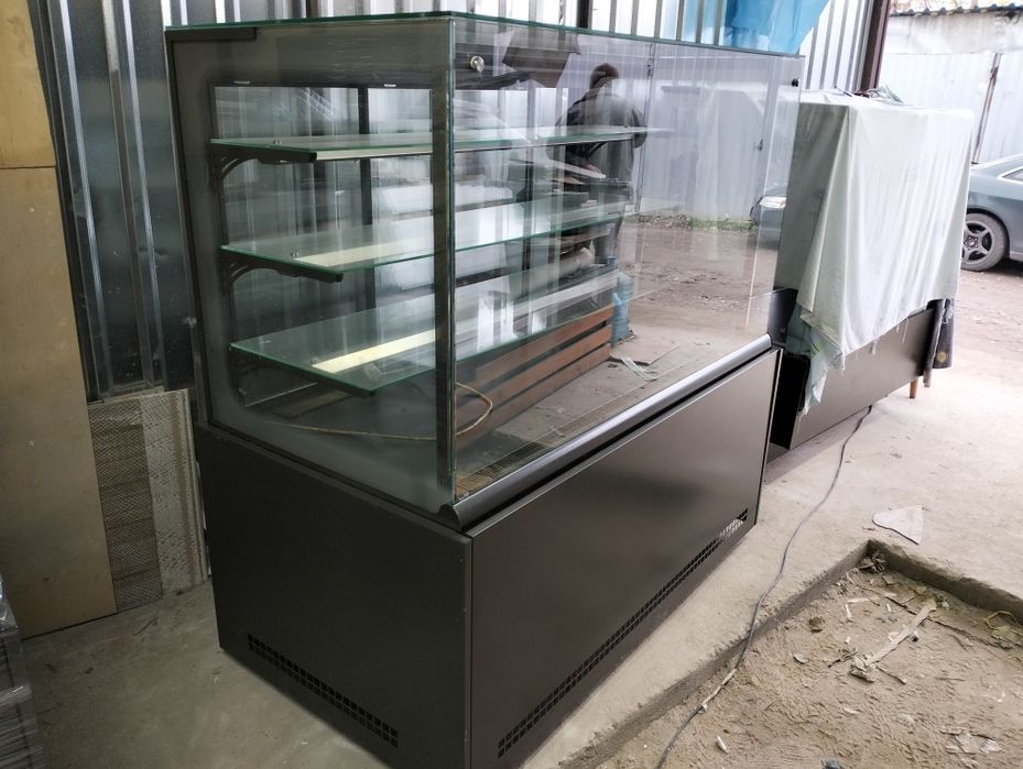 Кондитерська вітрина куб кондитерская витрина куб  холодильна 1,3-1,5м