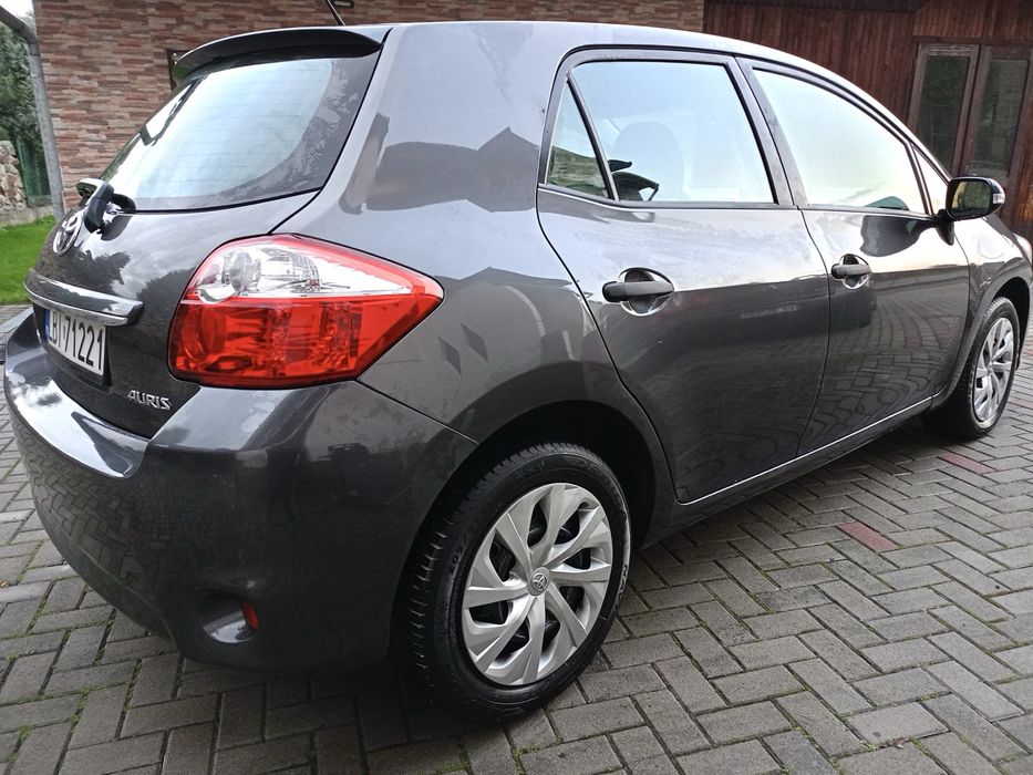Toyota Auris 1.3 VVTI 97KM