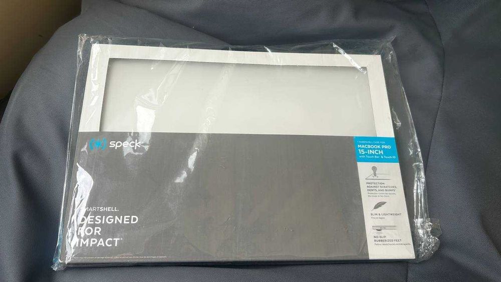 Чохол накланка Speck SmartShell для 15-дюймового MacBook Pro с Touch Bar
