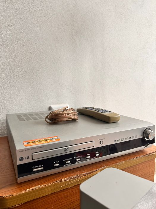 Leitor de CDs LG com 6 colunas