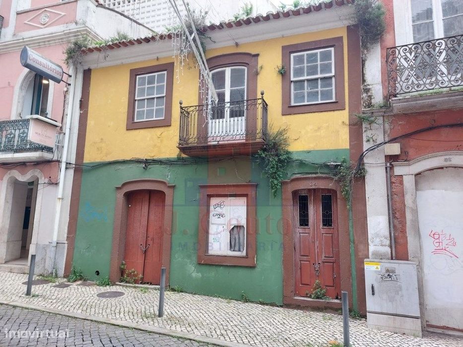 Prédio para recuperar junto á praça da fruta — Caldas Da Rainha - Nossa Senhora Do Pópulo, Coto E São Gregório, Leiria