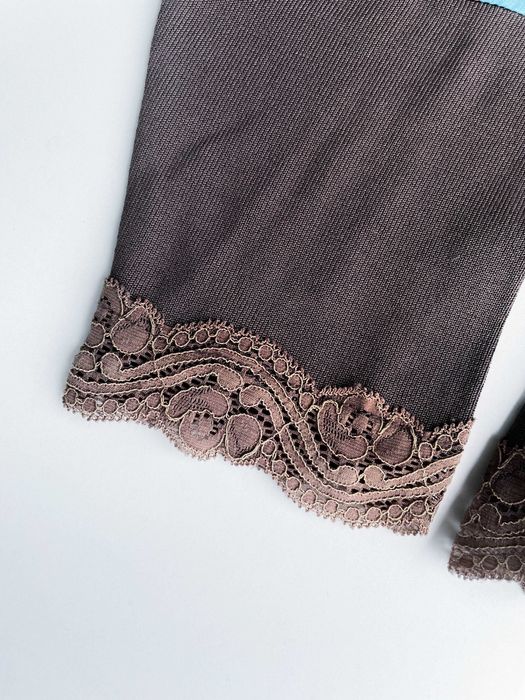 Casaco e top em malha, renda e partes acetinadas Tam L