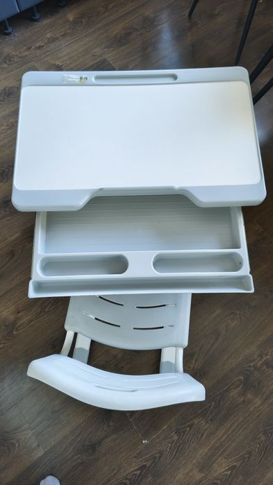 Дитяча парта зі стільцем