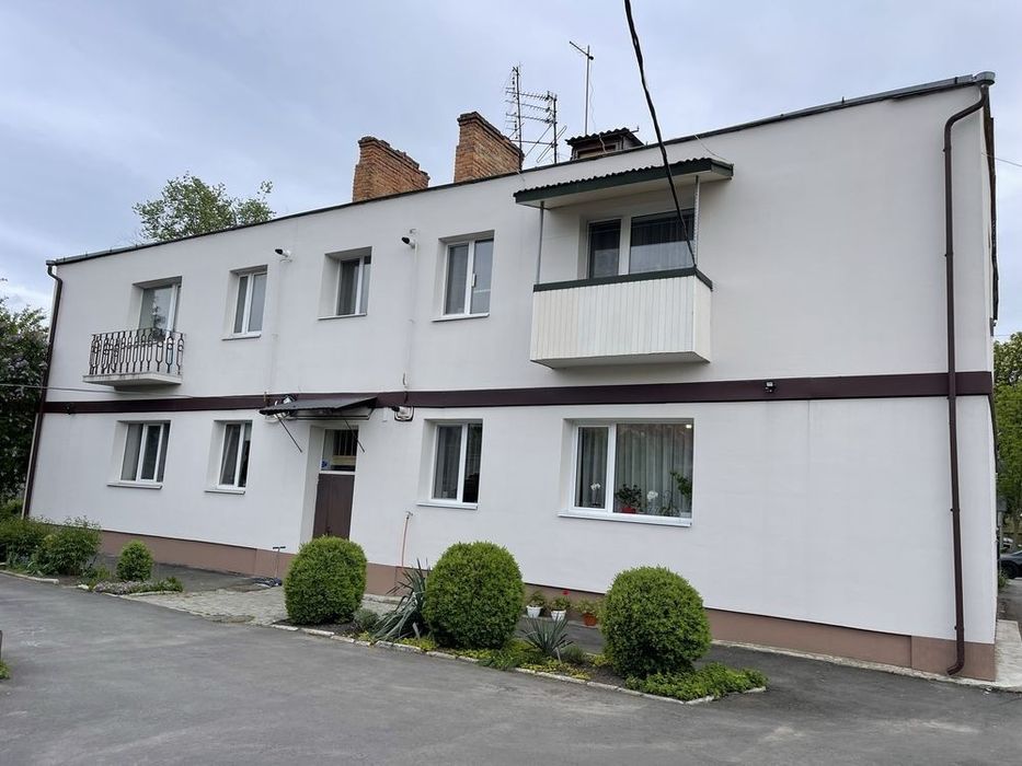 " 2 - кім. квартира з гаражем в центрі міста