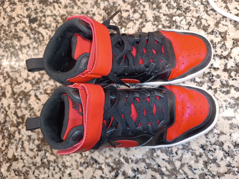 Ténis Nike vermelho e preto