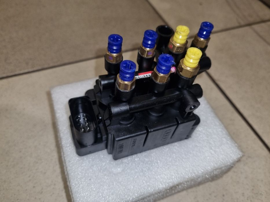 Блок клапанов пневмоподвески  AUDI, PORCHE, TESLA