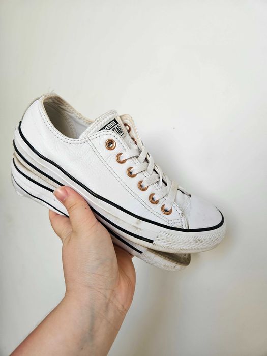 Białe skórzane trampki Converse