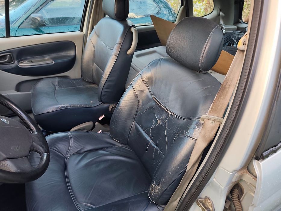 Renault Scenic 1.4 gasolina 2003 para peças todo o material disponível
