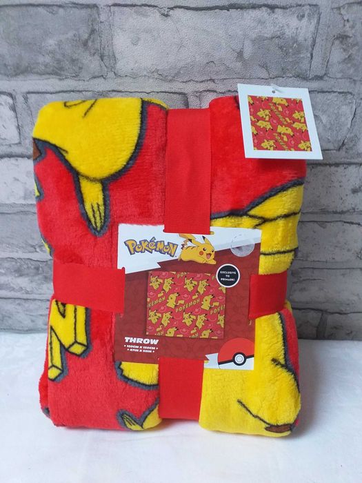 Bardzo miły w dotyku koc z Pokemonem Pikachu PRIMARK