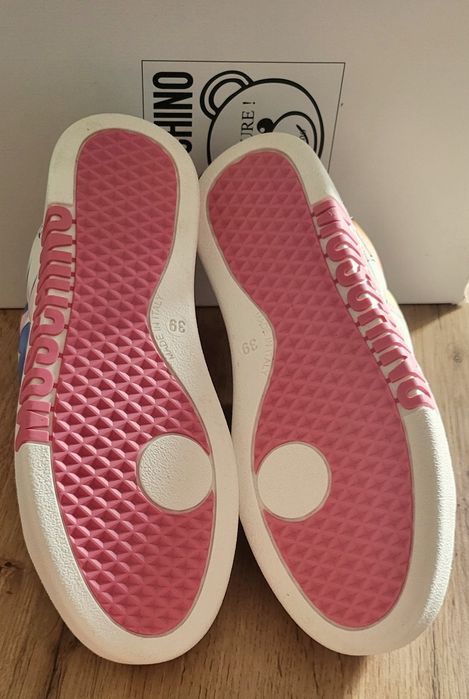 Nowe sneakersy Moschino r39