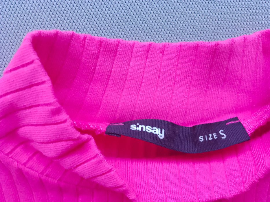 Różowy crop top Sinsay