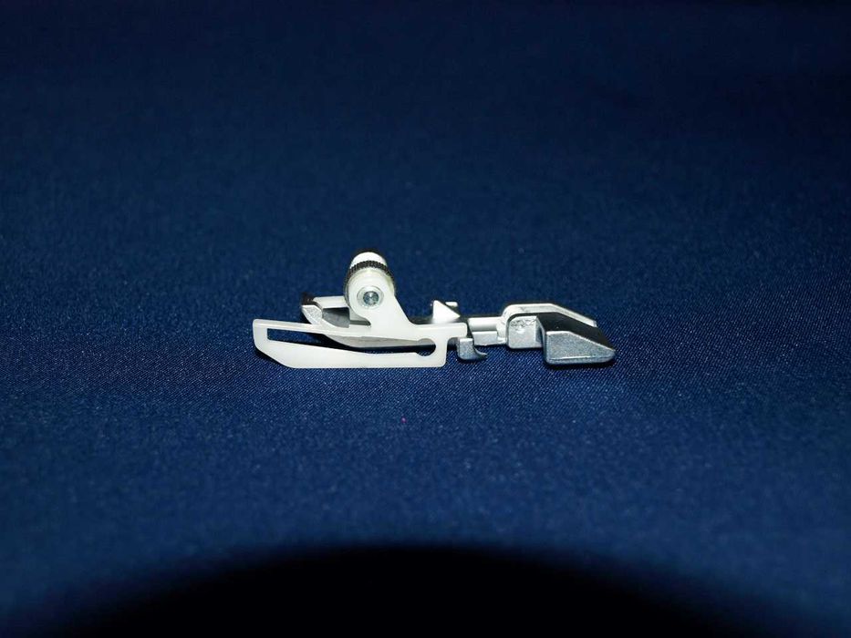 Лапка для потайной строчки для оверлоков Janome (Джаноме)(200-203-104)